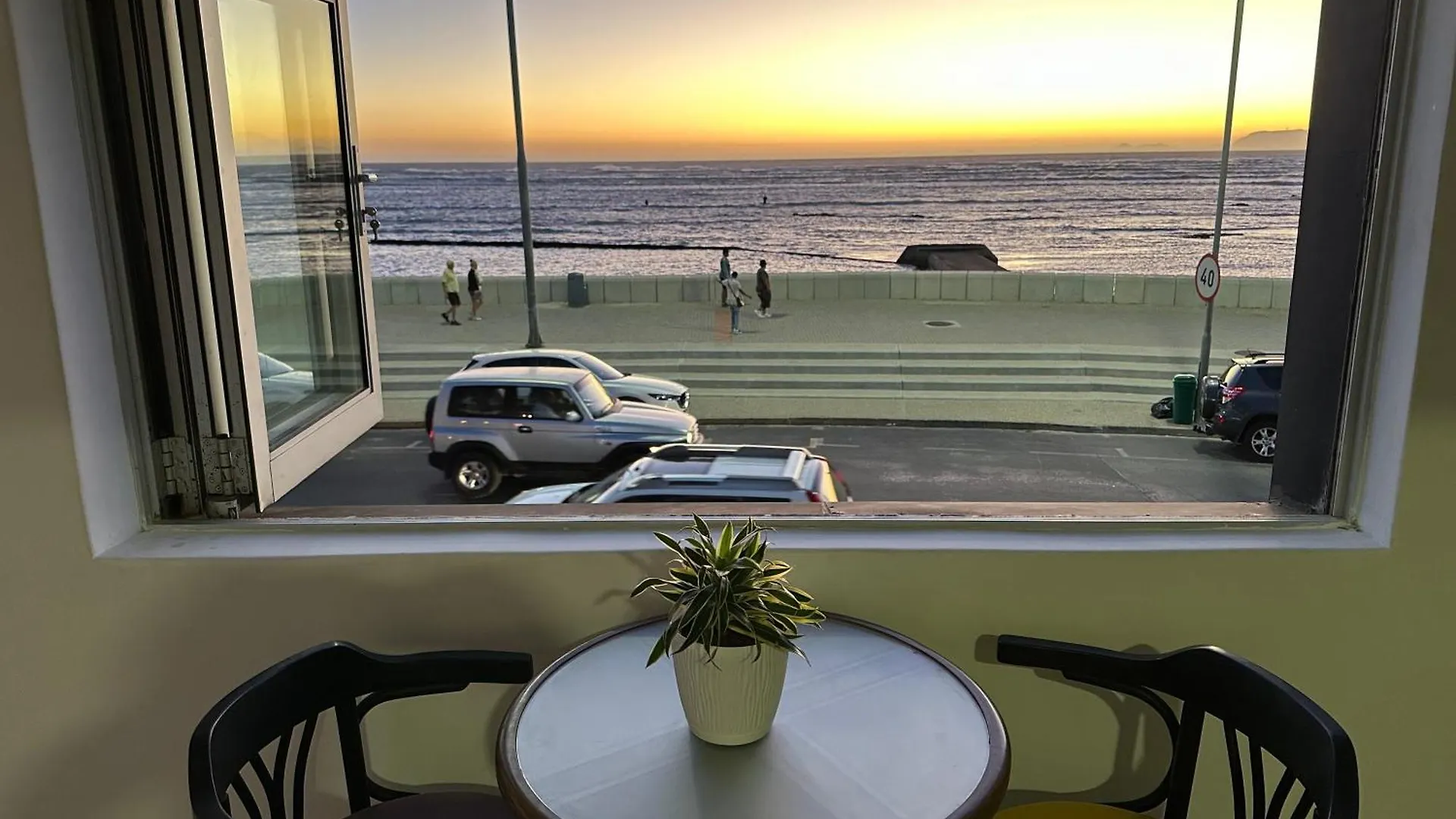 113 Beach Road- 1 Bedroom Unit Cape Town Apartment